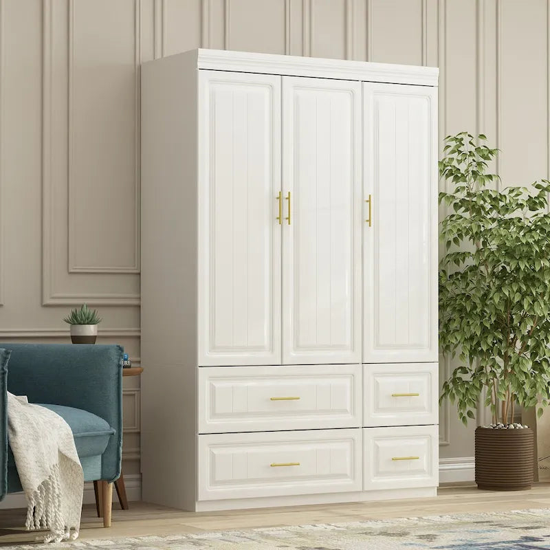 Grande armoire en bois avec portes à panneaux surélevés