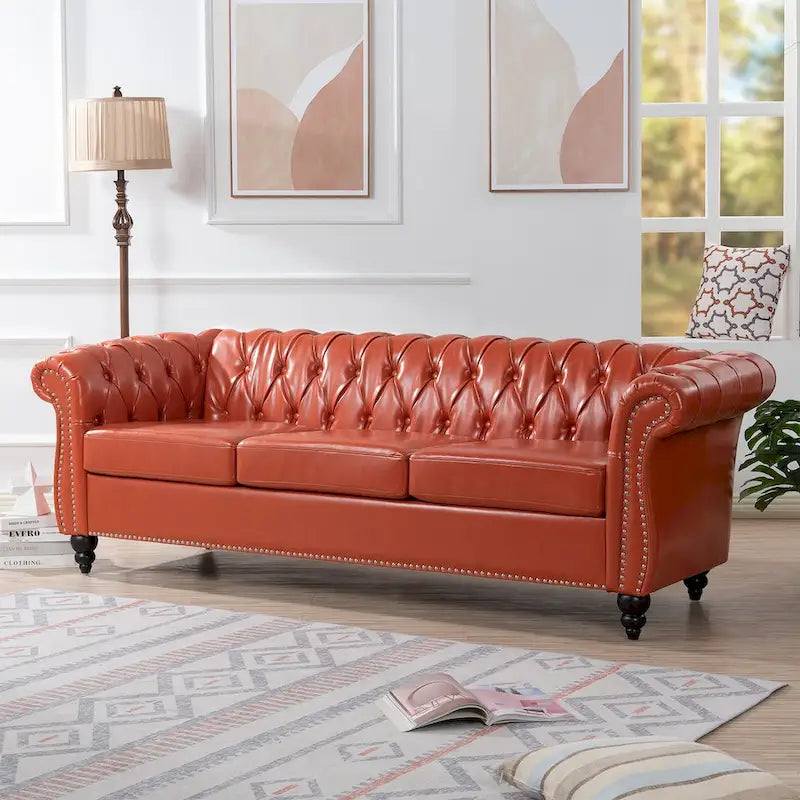 Élégant et classique canapé Chesterfield trois places de 84,65 po en cuir PU avec accoudoirs roulés - Pieds robustes en bouleau, revêtement doux